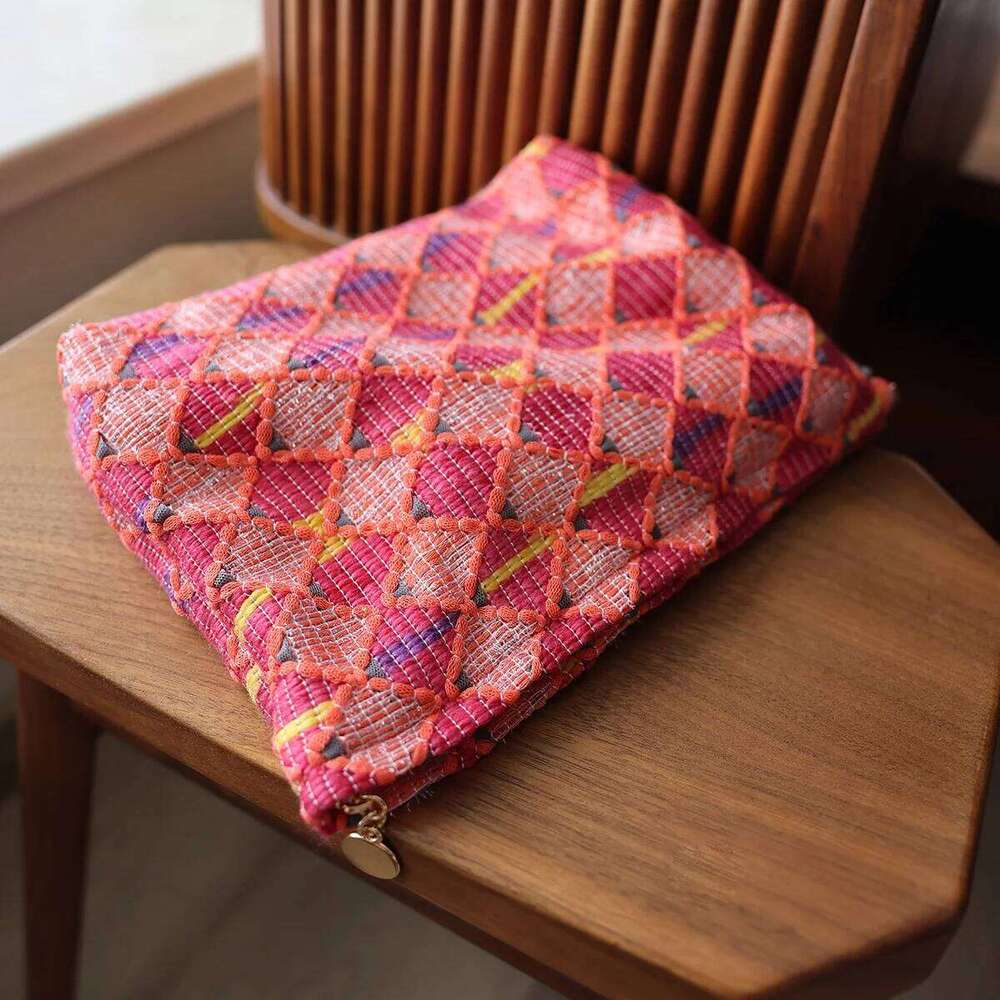 Red diamond grid fashionable large-capacity zipper cosmetic birthday New Year gift female storage travel toilet bag Y260206