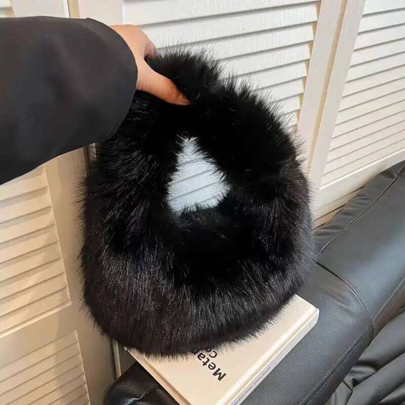 Soft Plush Half Moon Faux Fur Party Clutch Lady Handbags Fluffy Female Winter Purse Casual Tote Fashional Bag XJ260129