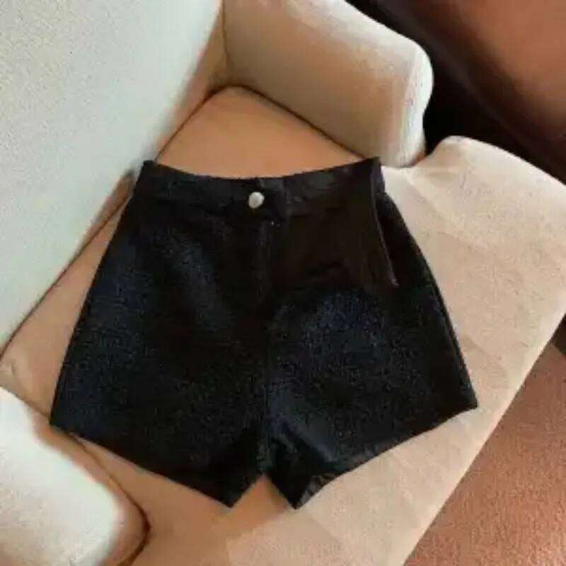 Woolen Women's Autumn and Winter New Niche Versatile Fashion High Waisted Loose Draping Casual Shorts XJ260206