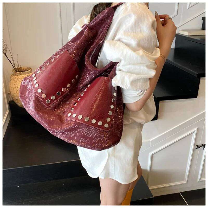Glamour Motorcycle Shoulder Bags for Women Pattern Rivet Decor Large Capacity Shopper Tote Designer Handbags Y260205