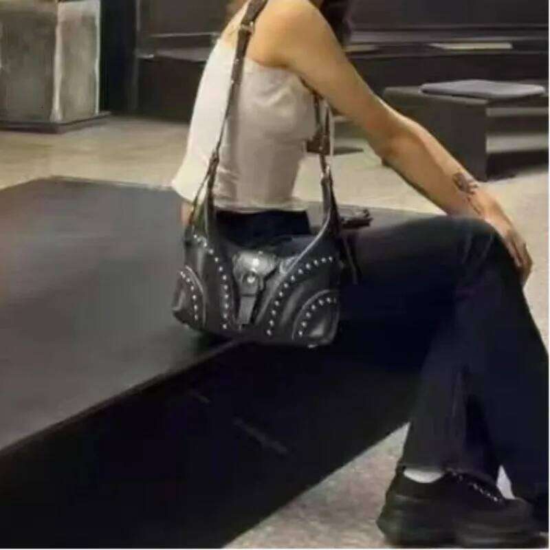 Fashion Y2k New Hot Girl Premium Retro Motorcycle Ladies Punk Rivet Armpit Shoulder Bag Y260205