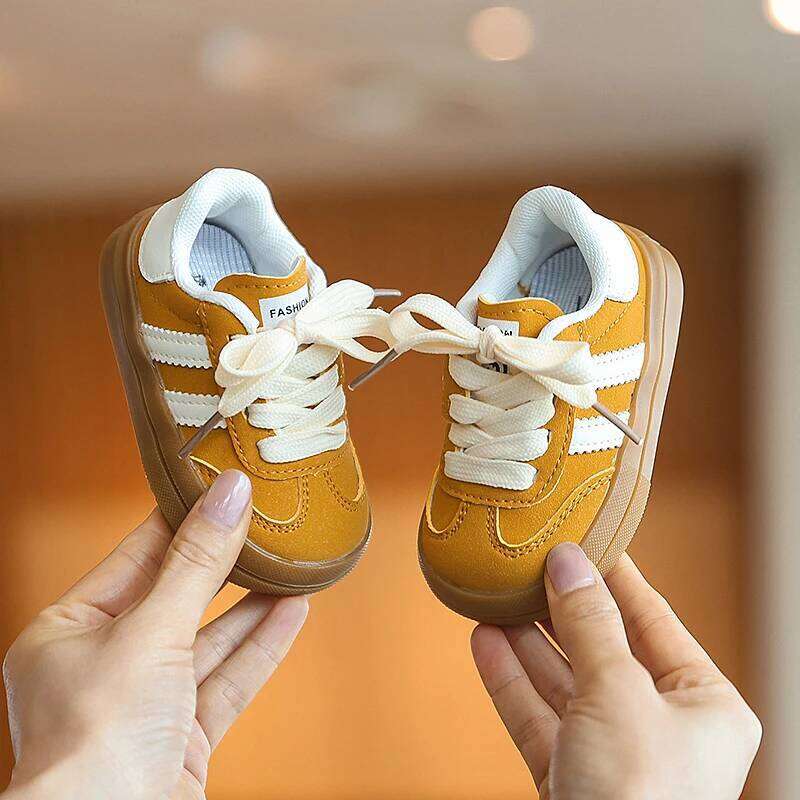 2025 New Autumn Baby Shoes Leather Toddler Kids Outdoor Boys Tennis Soft Sole Fashion Little Girls Sneakers EU 15-25 26Y0206