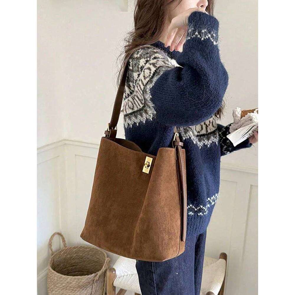 2025 New Autumn/Winter Retro Suedette Crossbody Large Capacity Shoulder Fashion Leisure Commuter Women's Bag Y260205