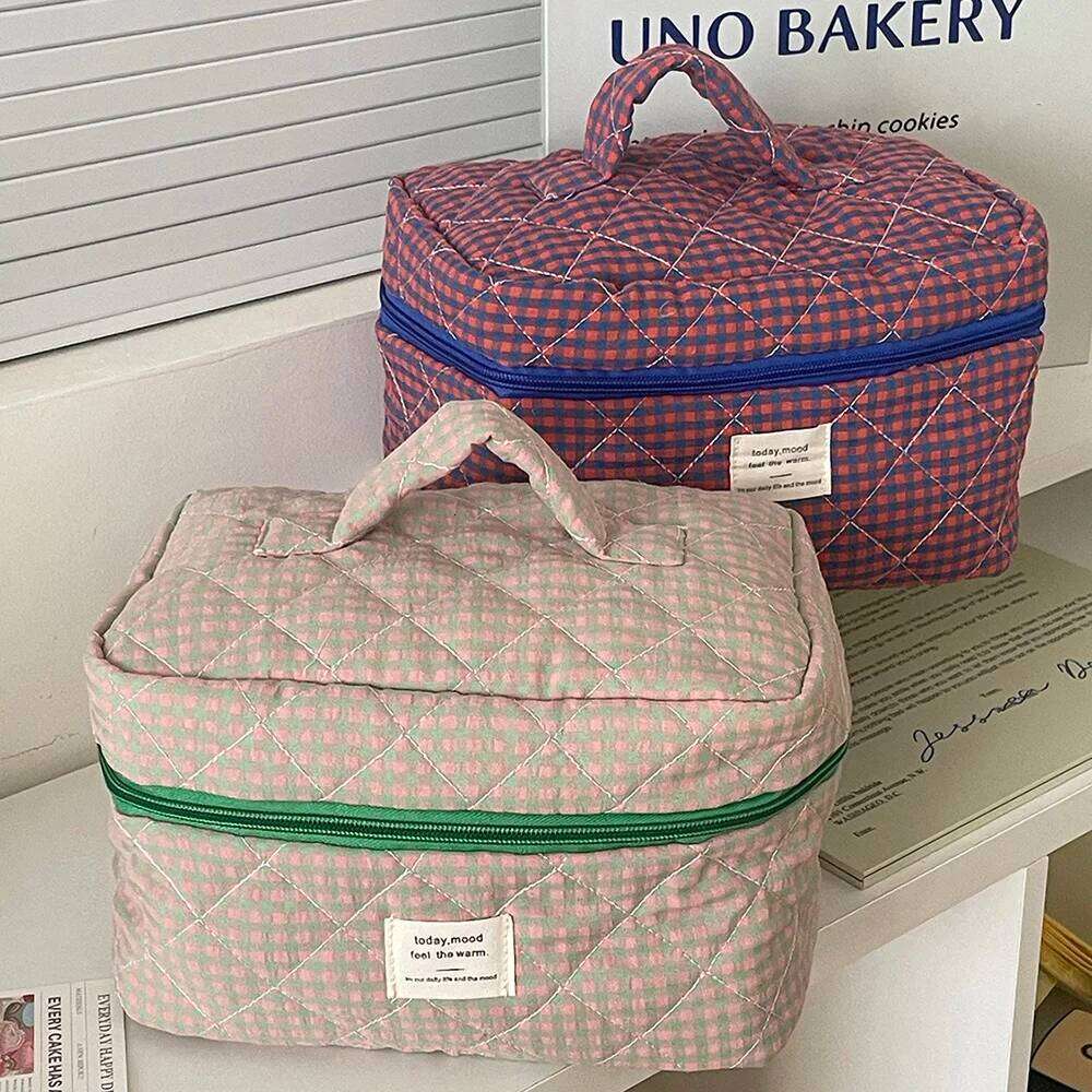 Ins Grid Women Tote Cosmetic Storage Portable Large Capacity Ladies Travel Organizer Makeup Pouch Quilting Zipper Bag Y260206