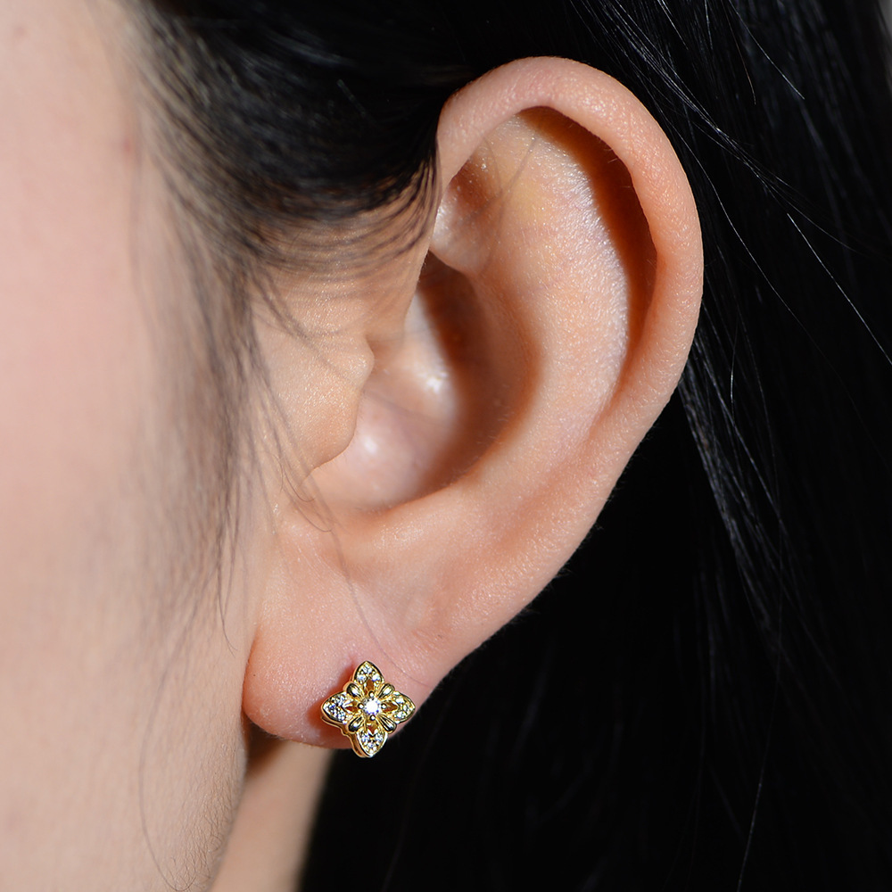S925 pure silver new style high-end diamond-embellished lucky four-leaf clover earrings, ins niche design, simple earrings
