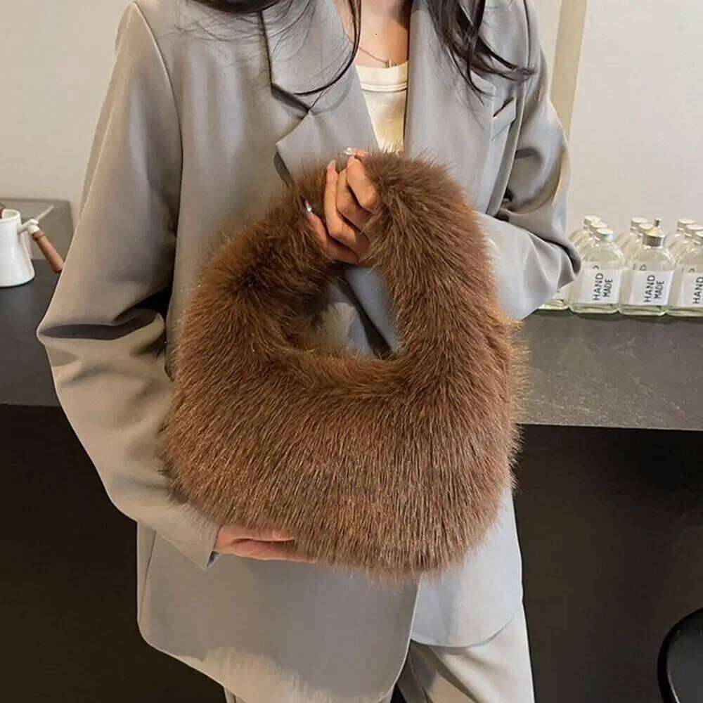 Solid Color Faux Fur Bag for Women Winter Soft Plush Handbags Ladies Small Elegant Tote Bags Fashion Trend Female Furry Purse XJ260129