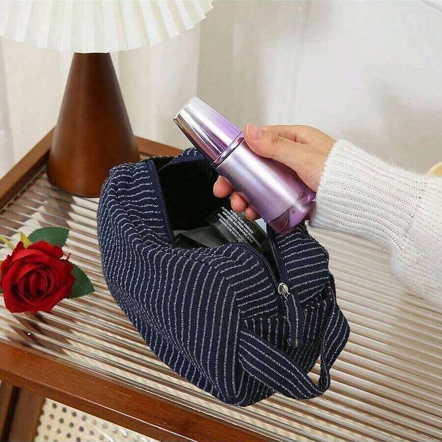 Handheld large-capacity cosmetic bags men women universal portable wash travel organizer clothing storage liner bag Y260206