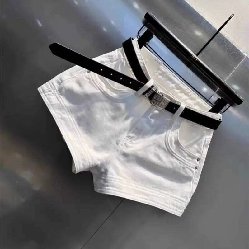 White Contracted HIGH Waist Shows Thin Denim Shorts Jean Female Summer New Style Fashionable Casual A Word Wide Leg Short Pants C260206