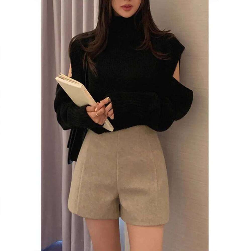 Woolen shorts women's autumn/winter 2024 new high waisted A-line small and loose casual wide leg pants XJ260206