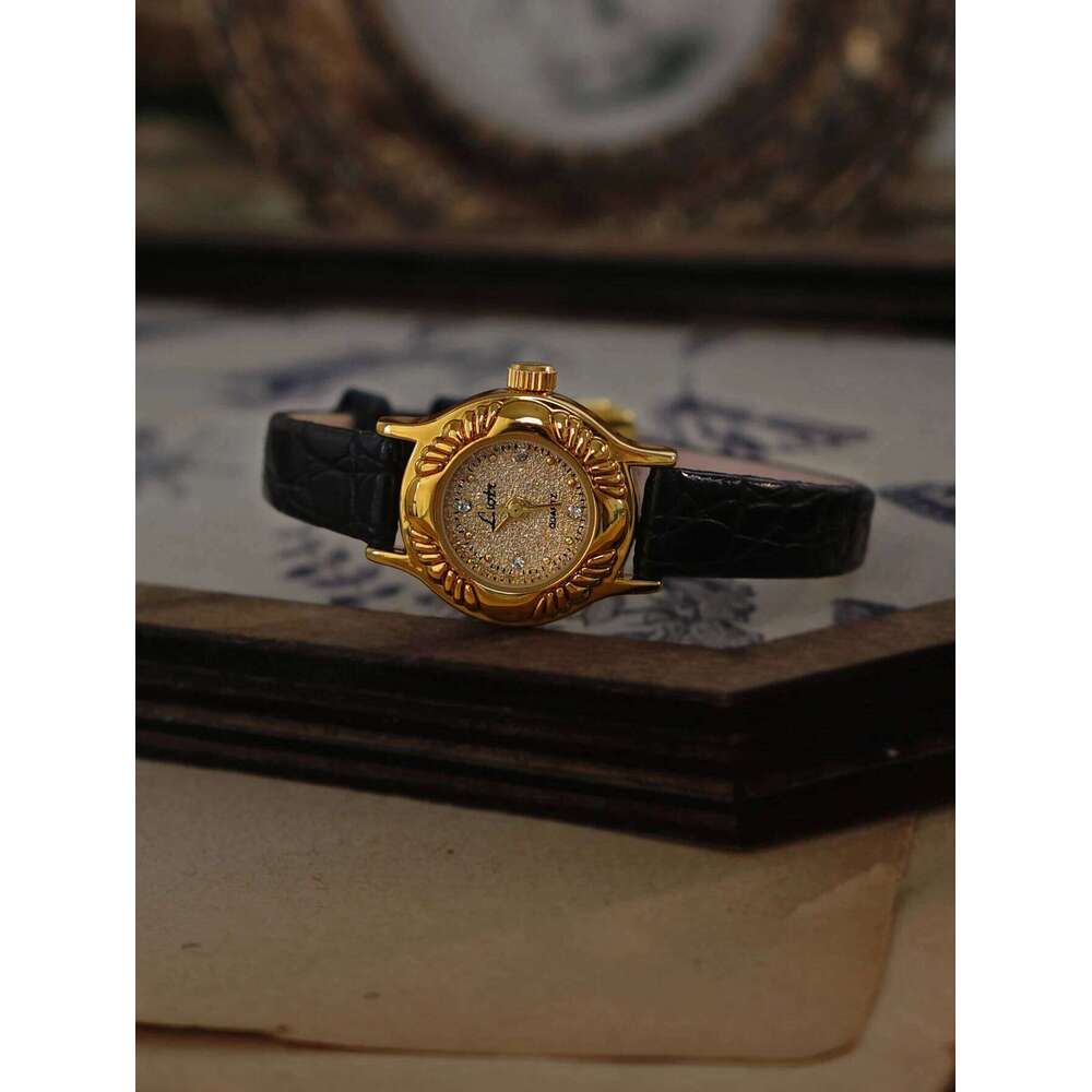 1 New French Retro Engraved Pattern Gold Small Dial Women's Watch, Elegant Fashionable, Exquisite and Compact Waterproof Watch for Young Ladies Z