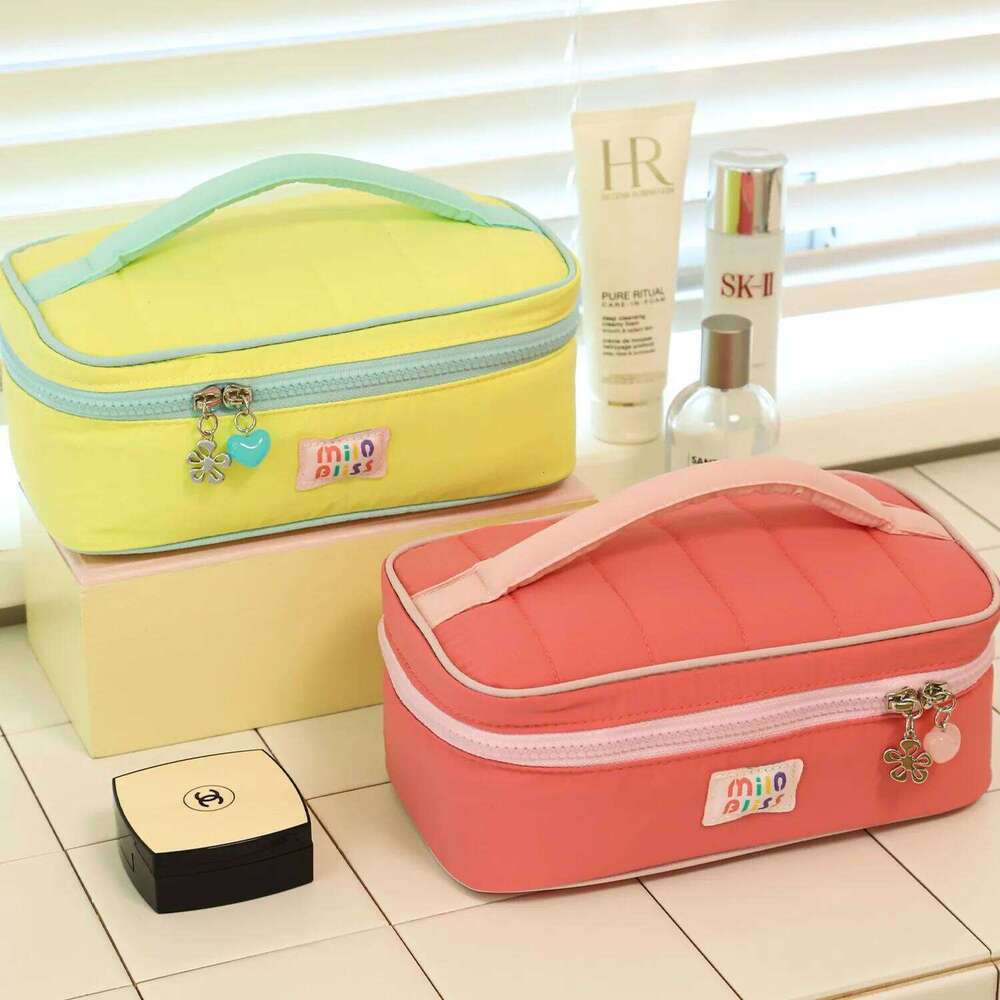 Customized Ins Korean style high-value handheld bag, cute color blocking, large capacity portable skincare makeup b Y260206