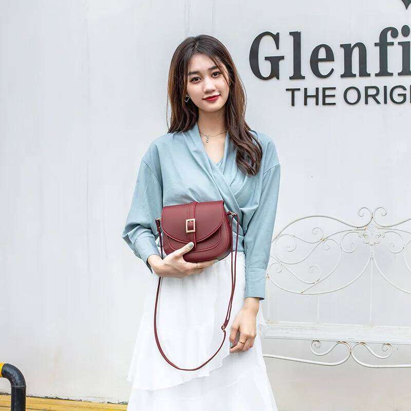 Factory Direct Sales 2025 New Fashion Versatile Semi-shaped Saddle Belt Model Single Shoulder Span Women's Bag XJ260129