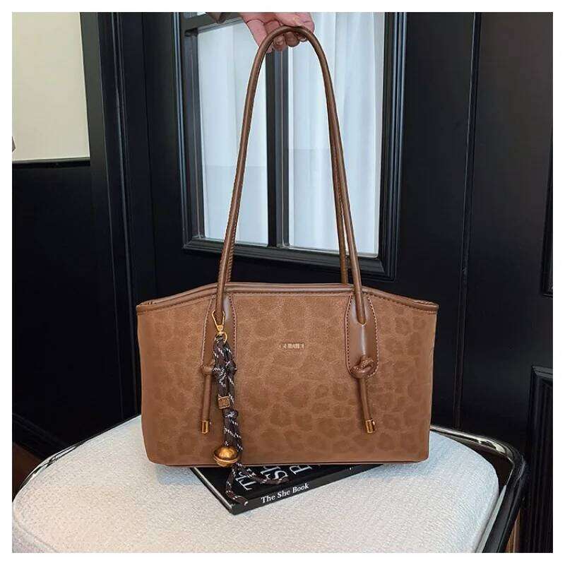 High-End Women's Messenger Bag Crafted From Faux Leather Boasting Paris Casual Vintage Spacious Daily Style Y260205