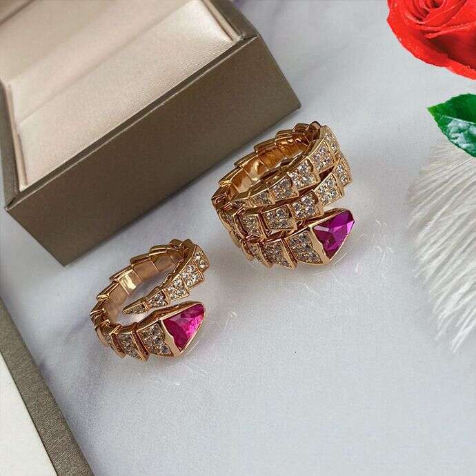 New Inlaid Gemstone Three-Circle Red Corundum V Gold Snake Bone Ring Luxurious And Elegant High-End
