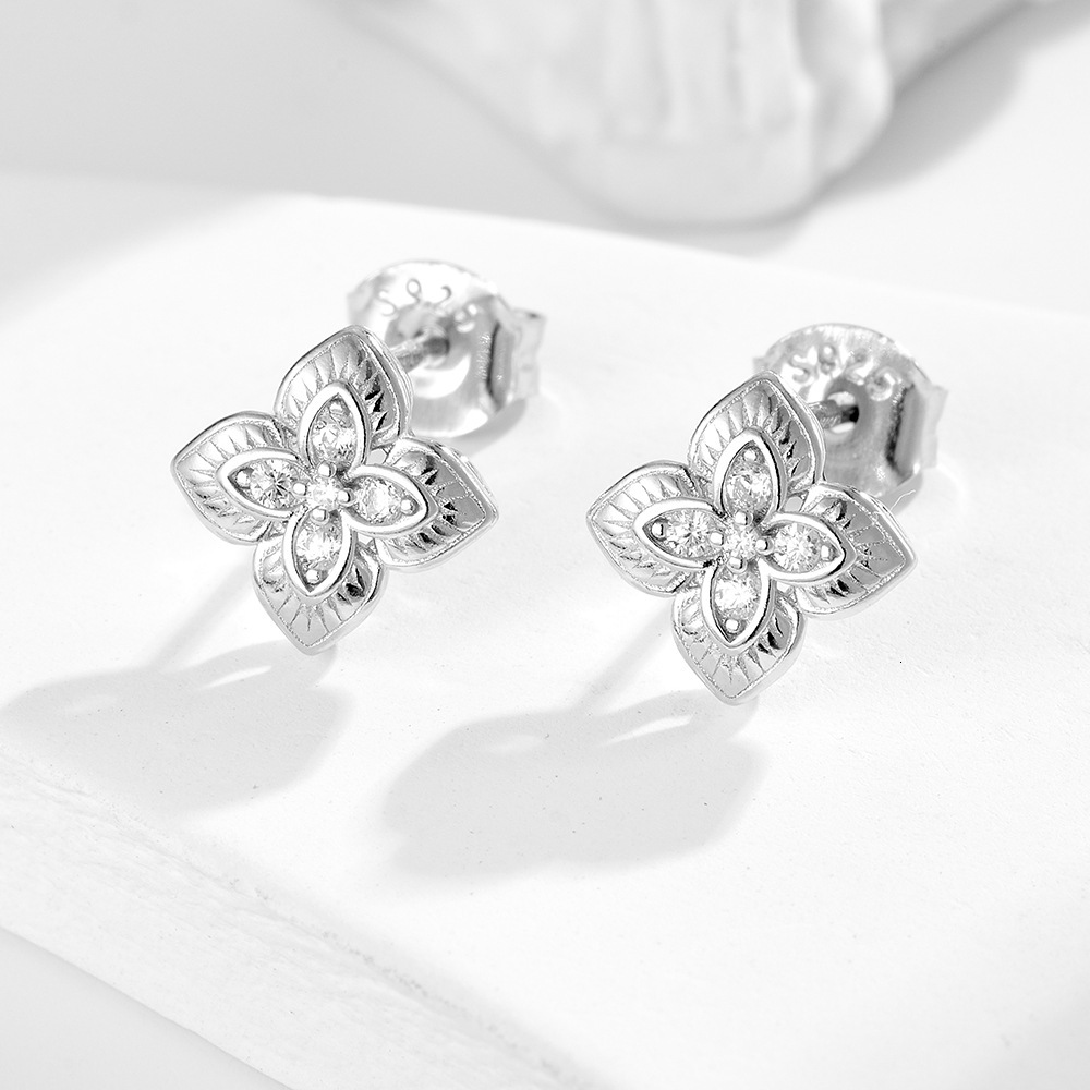 bestseller S925 sterling silver diamond-encrusted four-leaf clover for women, fashionable, simple, light luxury ins earrings