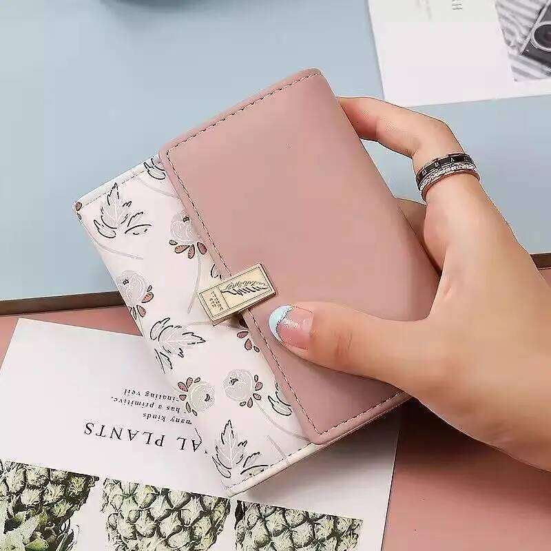 2024 spring/summer new women's short wallet Korean PU print sweet lady folding three-fold bag multi-card street popular ins nich Y260206