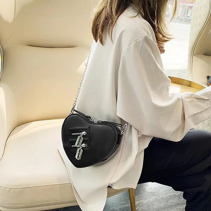 Gothic Heart Blade Zipper Chain Crossbody Bags for Women Casual Shoulder Purses Handbags Techwear Summer Wallet Goth 260129
