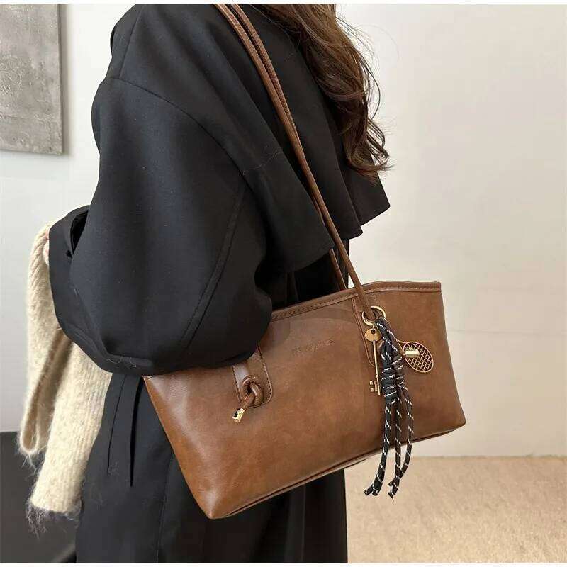 European American Retro Tote Bag, Korean Fashion Shoulder Advanced Simple Handbag New Large Capacity Pendant Versatile Bags Y260205