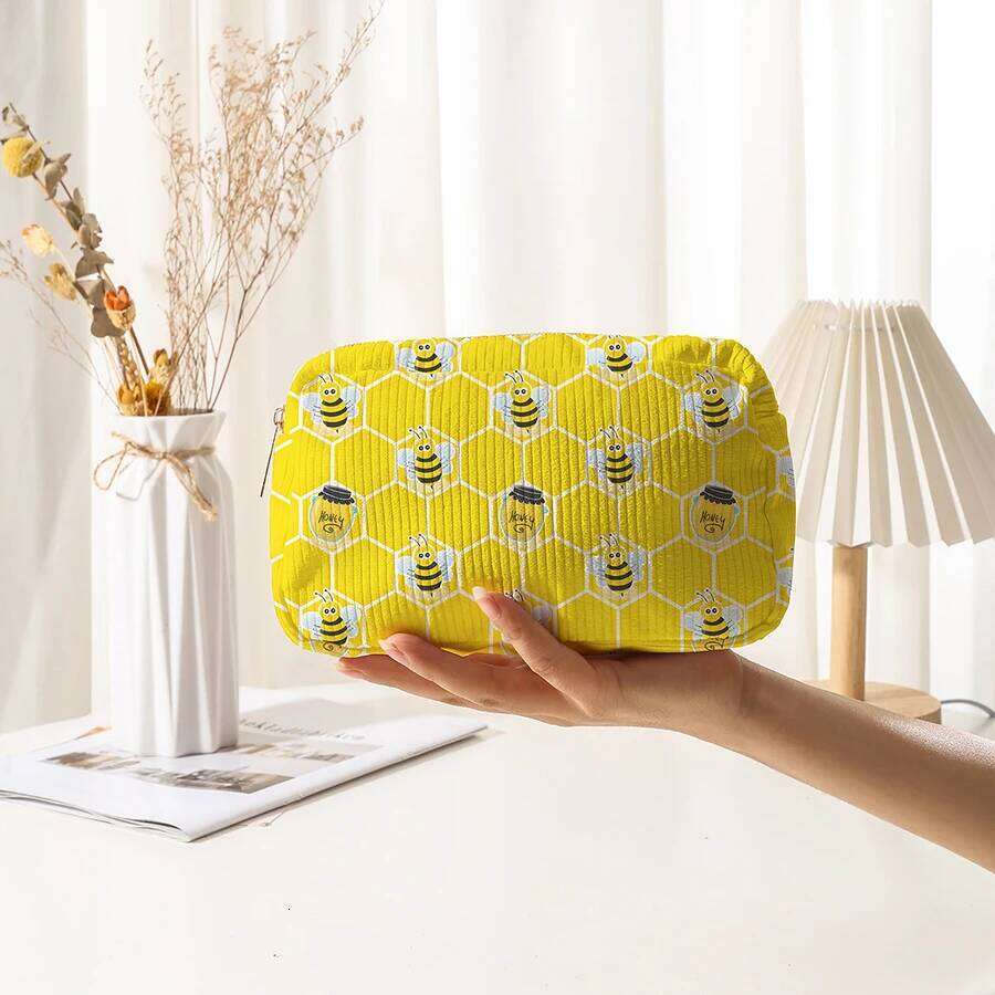 Portable Large Capacity Yellow Cosmetic Cartoon Design Women's Heart Outdoor Travel Makeup Toiletry Storage Bag Y260206