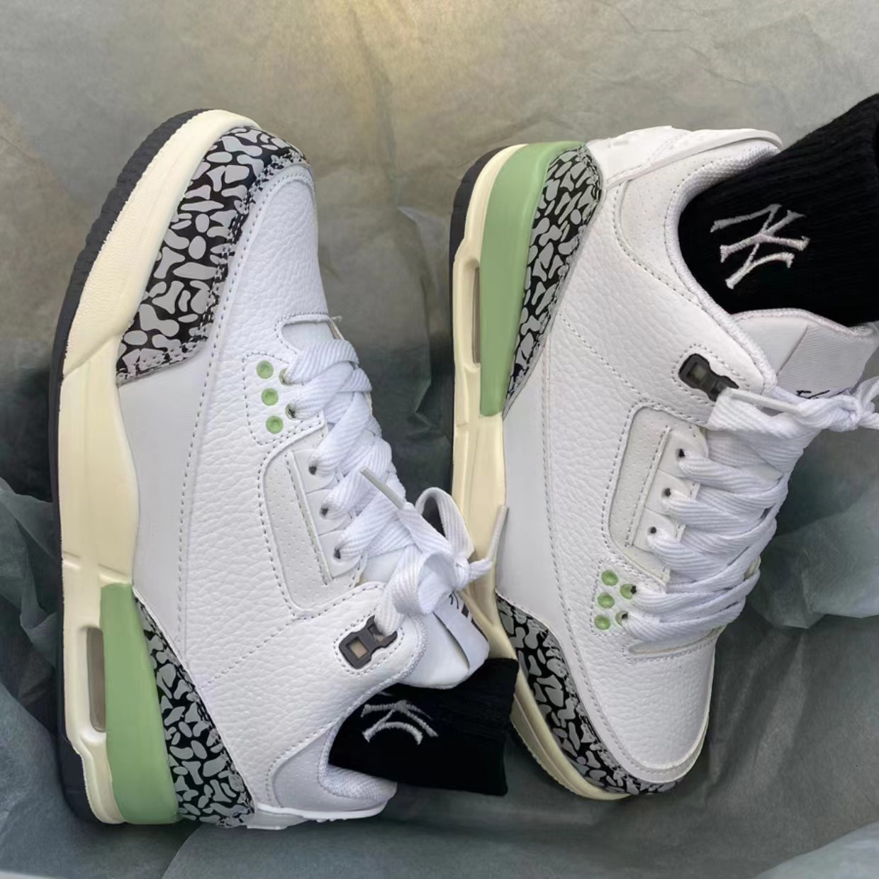 Spring Autumn INS Hong Kong Style Retro Cushion Sneakers for Men Chic Versatile Black and White Panda Couple Jogging Sports Shoes