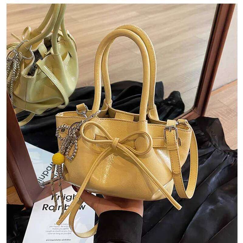 Summer Portable Basket Women 2025 Designer Bow Shoulder Messenger Lipstick Bag Storage Wing Shape Wallet With Pendant Y260205