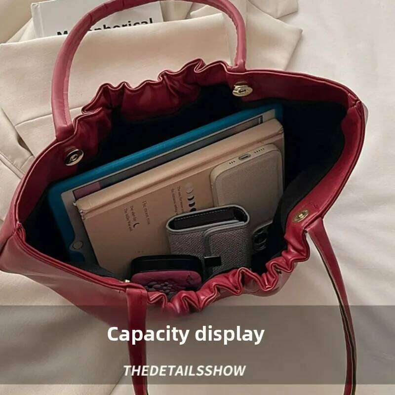 New Trendy Simple Texture Shoulder Wrinkled Handle Bucket Women Large Capacity Commuter Bag Autumn Winter Korean Style Y260205