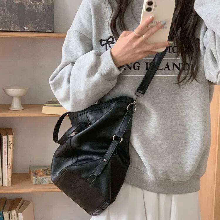 Rivet Women handbag Soft PU leather big Totes Casual female Shoulder Crossbody bag Large capacity Composite Bag ladies hand bags Y260204