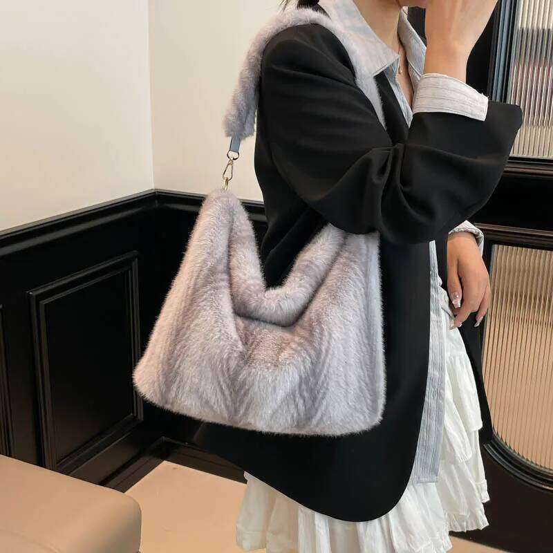 Luxury Faux Fur Women's Bucket Shoulder Bags Fashion Soft Plush Female Stripes Handbags Large Capacity Ladies Furry Tote Bag Y260204