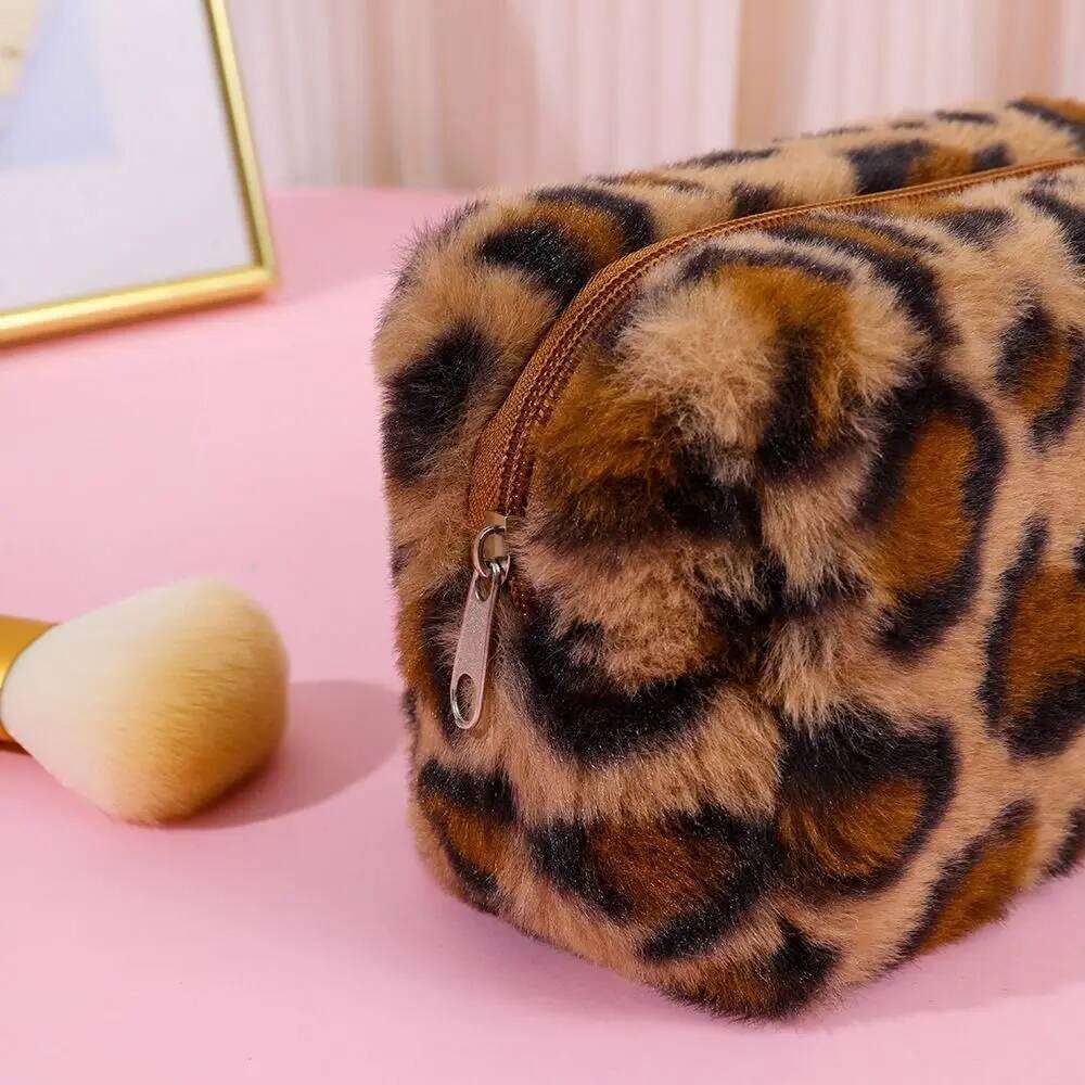 High-quality Plush Makeup Leopard Print Large Capacity Cosmetic Bag Zipper Portable Wash Pouch Y260206