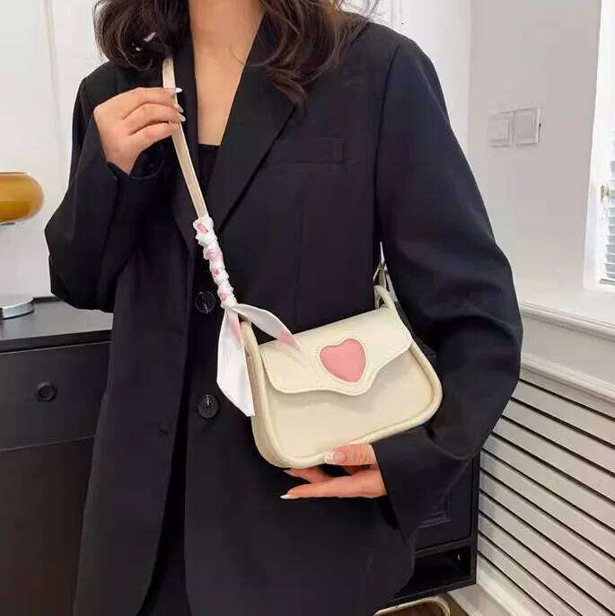 Cute Love Heart Women's Small Square Shoulder Bags Fashion Female Messenger Bag Simple Ladies Crossbody Purse Handbag with Scarf Y260205