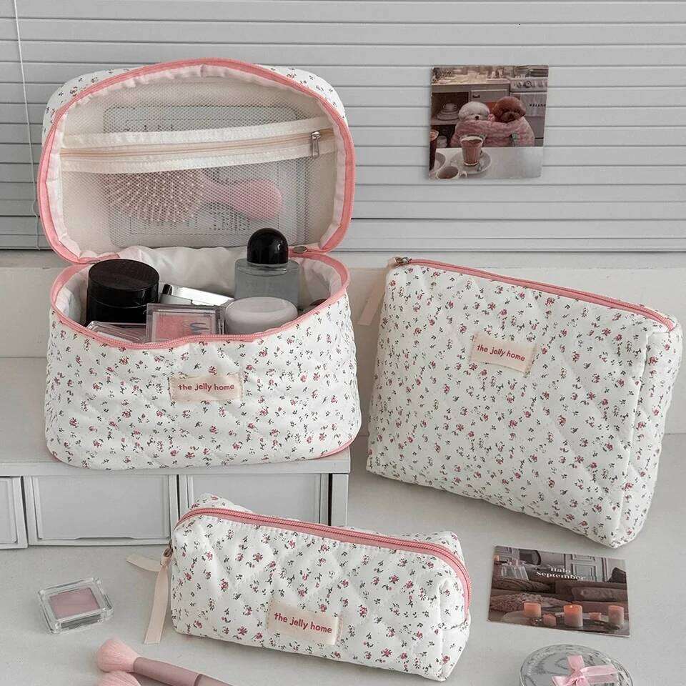 1PC Pink Strawberry Women Cosmetic Quilted Portable Travel Organizer Toiletry Makeup Storage Pouch Handbag Ladies Zipper Bag Y260206