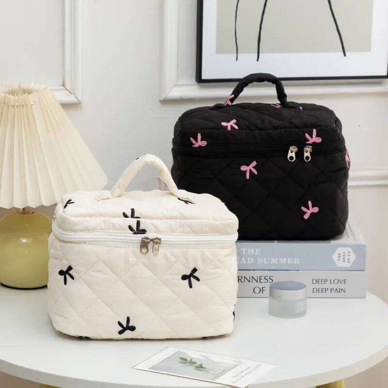 1pc Black Quilted Bow Makeup Case Zipper Portable Travel Storage Make Up Bag for Women Girl Y260206