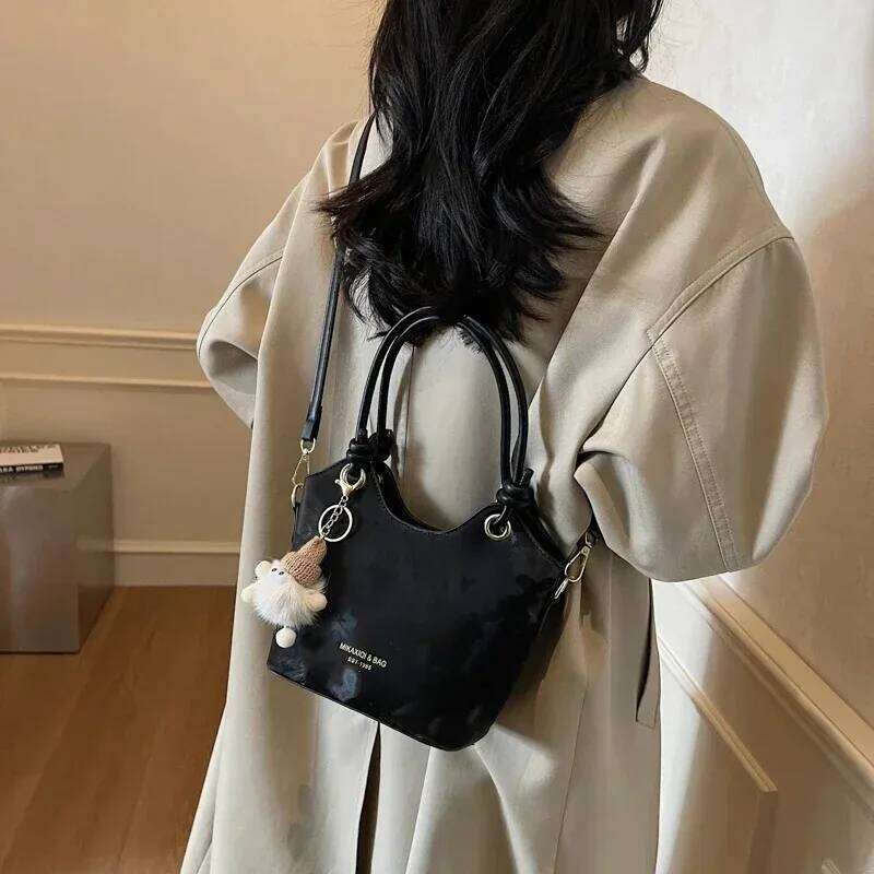 2026 New Sweet Style Zipper PU Women's Shoulder Crossbody Solid Color Popular Commuting Fashion Small Square Bag Y260204