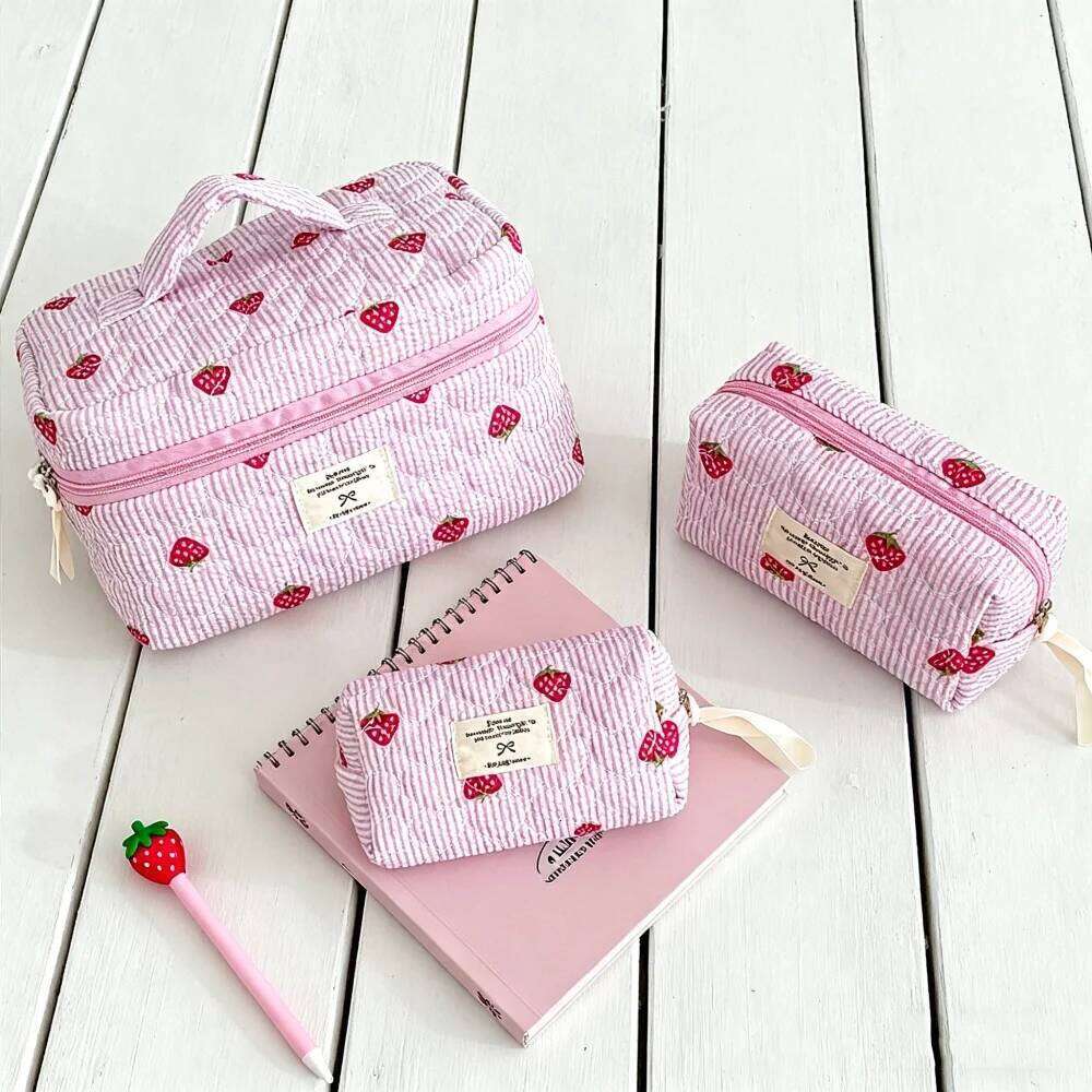 Strawberry Pouch Cute Women's Necessaire Gifts For Women Vanity Toiletry Bag Makeup And Cosmetics Organizer Y260206