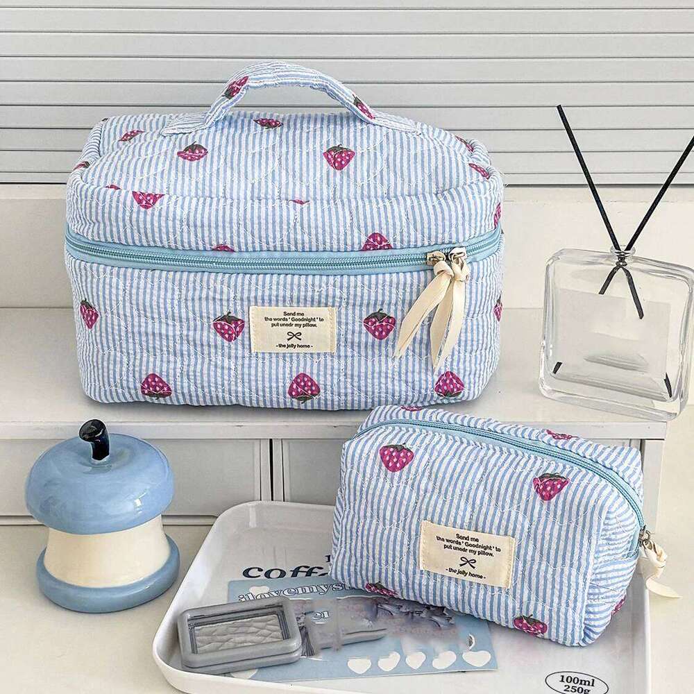 New Cute Strawberry Print Women Cosmetic Storage Large Capacity Toiletry Makeup Pouch Handbag Ladies Zipper Quilting Bag Y260206