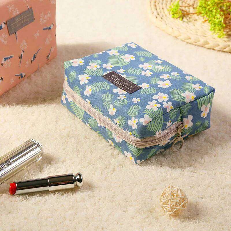 New Cosmetic Cute Mini Portable Carry-on Girls Toiletry Storage Bag Travel Beauty Organizer Flower Purse Makeup Bags Y260206