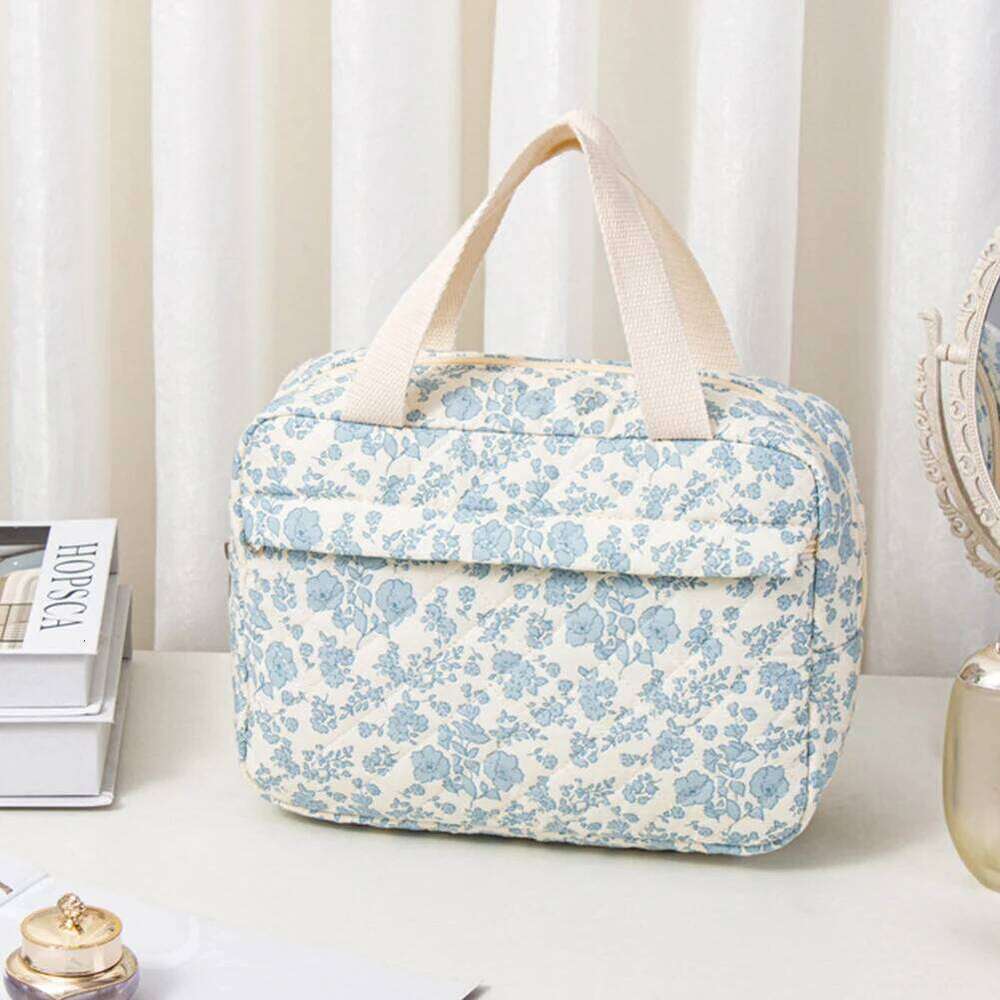 Cotton Quilted Cosmetic Floral Makeup Travel Zipper Bag Large Capacity Toiletry Handbag for Women Organizer Y260206