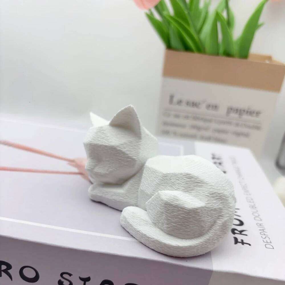Low Cat, 3D Printed Lying Statue, Super Cute Sleeping Kitten with Polygon Design, Cat Enthusiast Gift S260204 c10