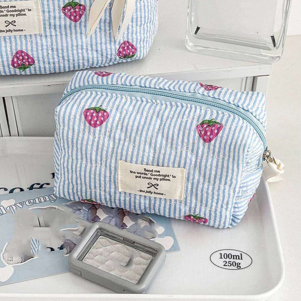 Wholesale Blue Cute Strawberry Women Cosmetic Storage Large Capacity Toiletry Makeup Pouch Handbag Ladies Quilting Bag Y260206