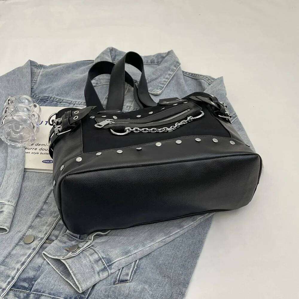 Spicy Girl Punk Rivet Motorcycle Crossbody Bag Niche Fashion High-end Large Capacity Single Shoulder Handbag Y260205