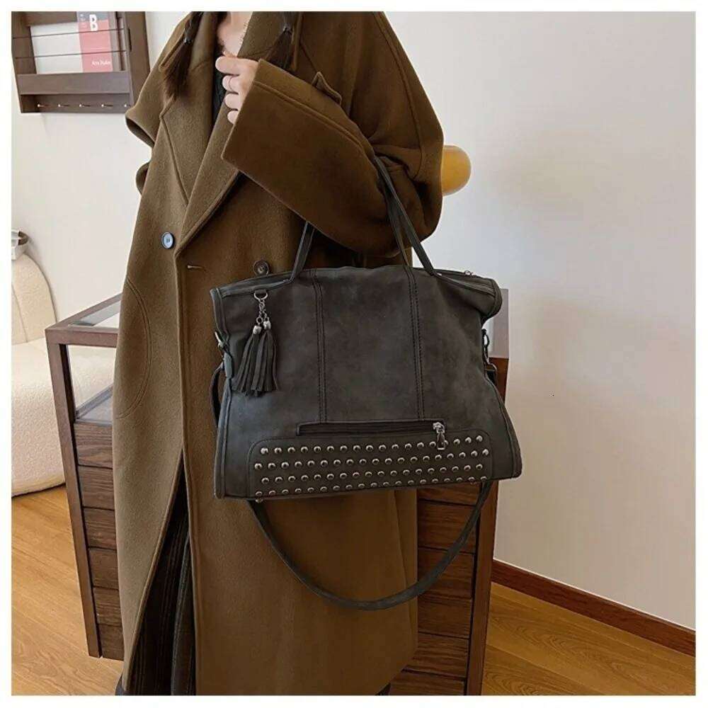 Luxury Large Capacity Shoulder Tassel Rivet Crossbody Bag PU Women's Handbag Women Y260205