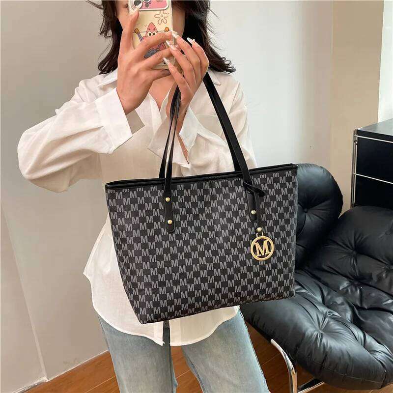 Large Capacity Commuting Tote Bags Fashionable Printed Pu Leather Handbag for Women College Students Class Handbags Shoulder Bag Y260204