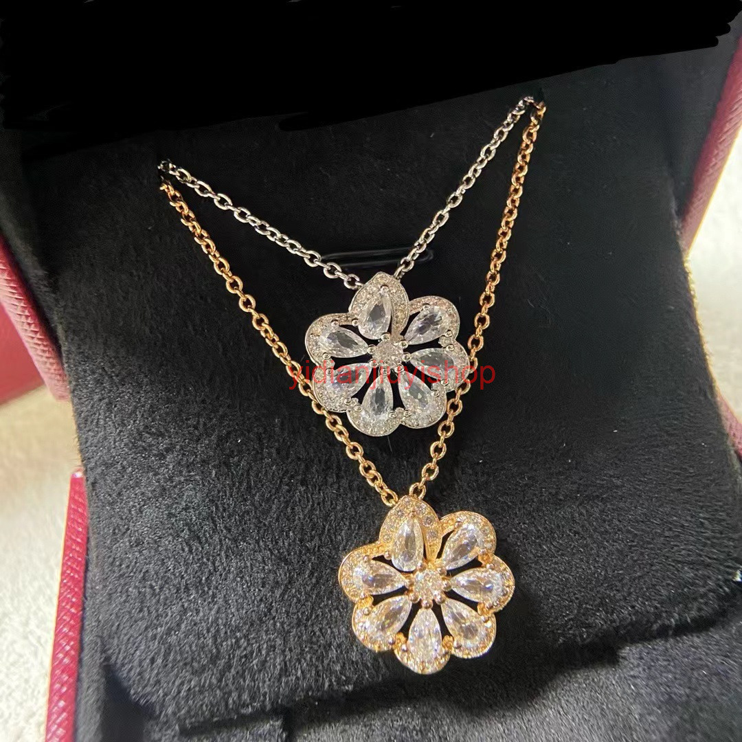 Chopardly Necklace Designer jewelry Necklace Lace Petal Necklace Rotating Pendant Rotating Clavicle Chain Elegant Best Friend Gift