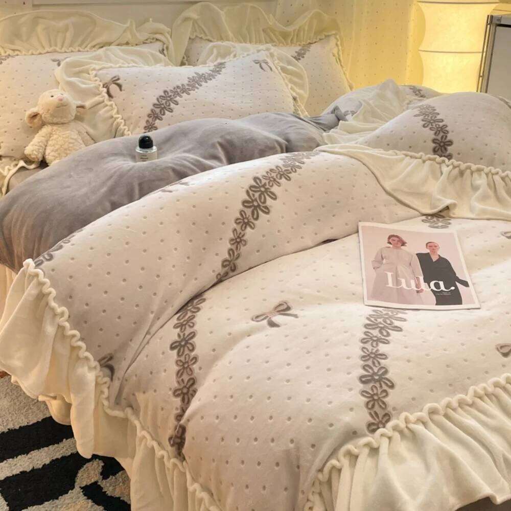 Light Luxury Carved Milk Velvet Bedding Thicken Winter Comforter Duvet Cover Bed Sheet Pillowcase Home Decor Four-Piece Set XJ260206