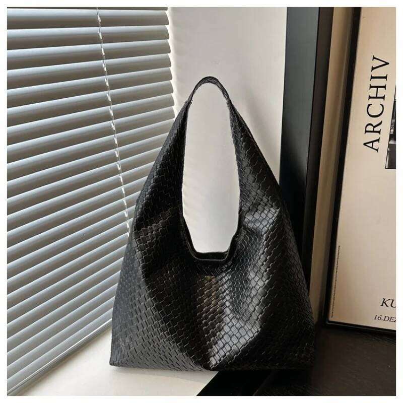Women's Retro Artificial Leather Woven Pattern Shoulder Capacity Casual Armpit Large Tote Bag Daily Work Y260204