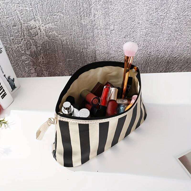 Large Capacity Makeup Bag with Golden Accents, Black Pink Gold Travel Toiletry Organizer for Brushes Lipsticks Y260206