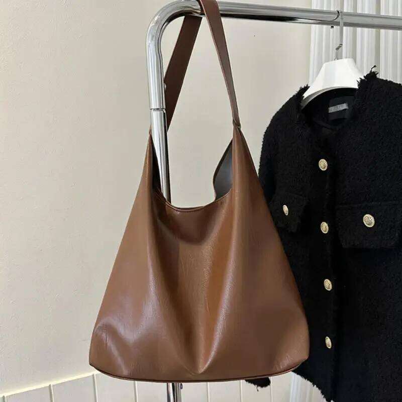 Large Capacity Textured Soft Leather Tote Women's Fashionable Commuting Armpit Simple And Versatile Shoulder Bag Y260205