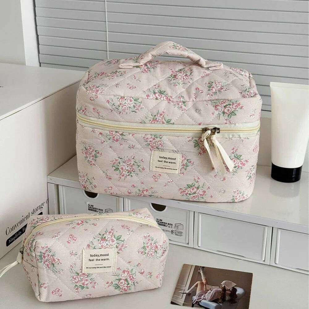Vintage Rose Women Cosmetic Fashion Travel Organizer Makeup Quilted Pouch Ladies Make Up Storage Handbag Zipper Bag Y260206