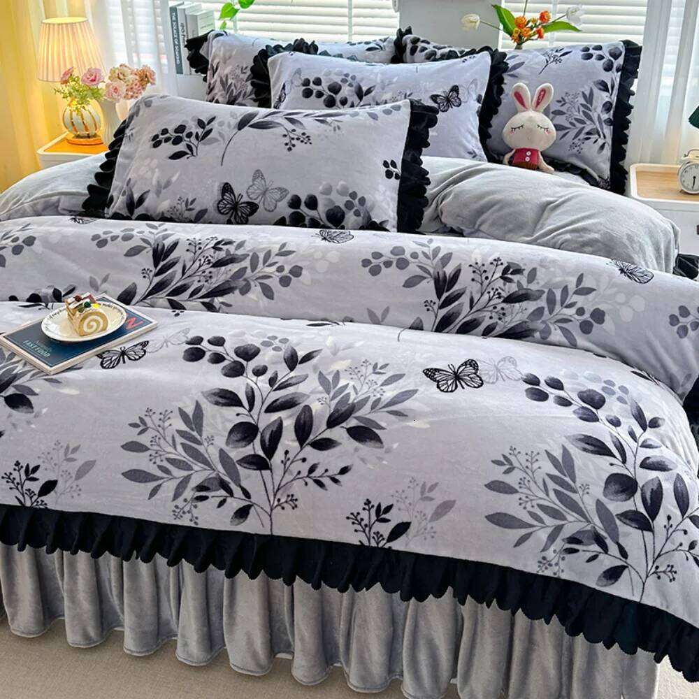 Double-Sided Milk Printed Four-Piece Thickened Winter Warm Bedding Set Carved Velvet Quilt Cover Pillowcase Bed Skirt XJ260206