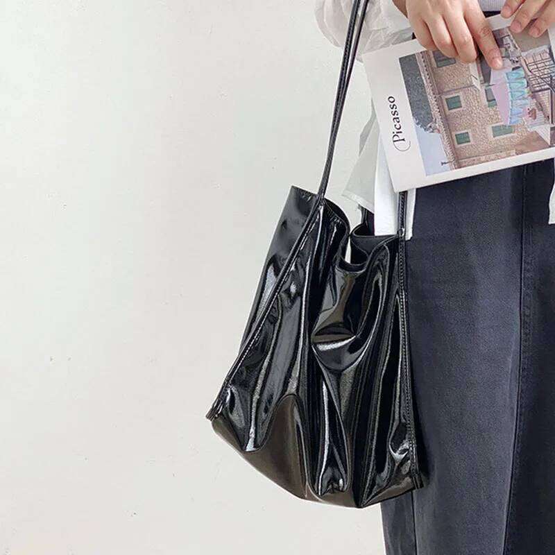 Vintage Style Shoulder Bags for Women Patent Leather Two-shoulder High Capacity Handbag Purse Lady Fashion Underarm Bag Y260204